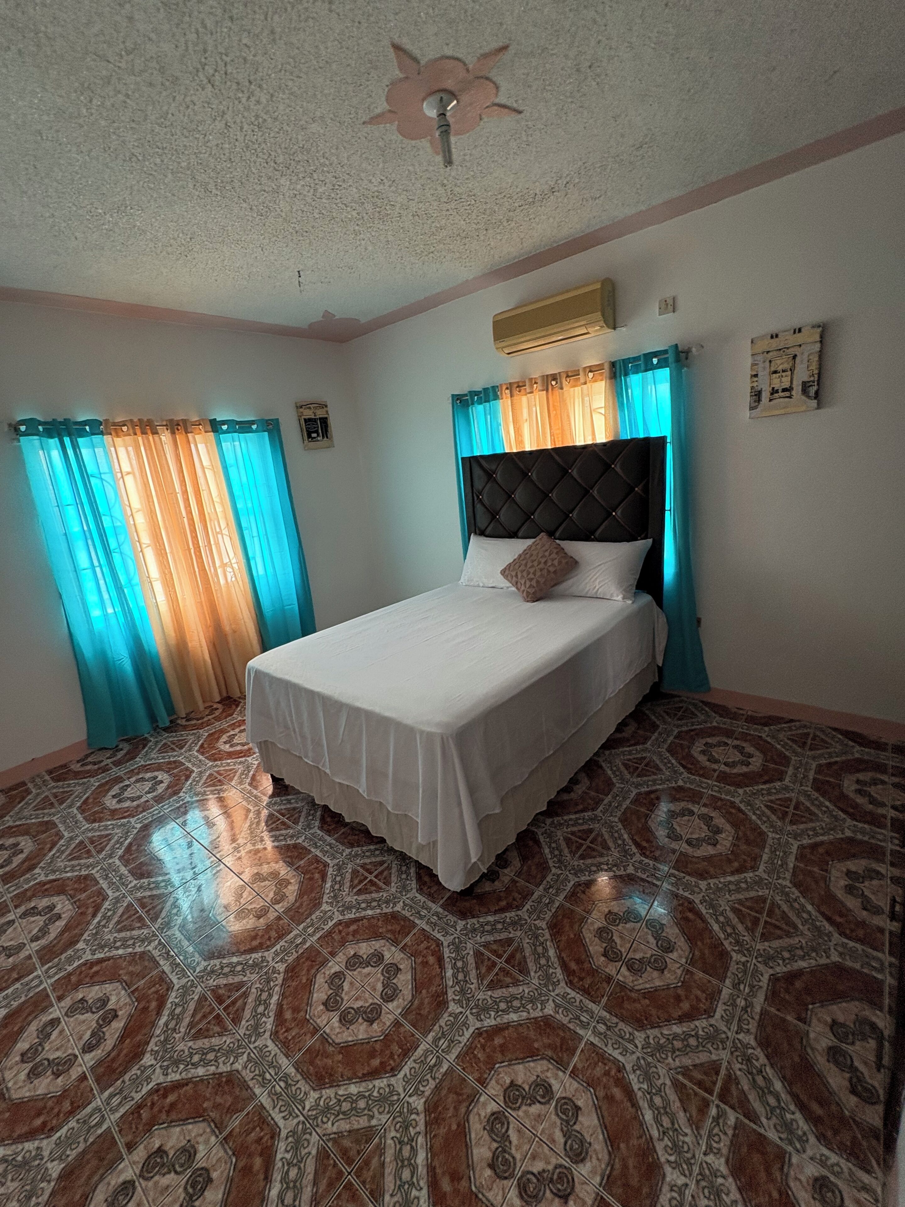 2 bedrooms, iron/ironing board, bed sheets