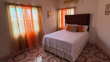 2 habitaciones, tabla de planchar con plancha y ropa de cama