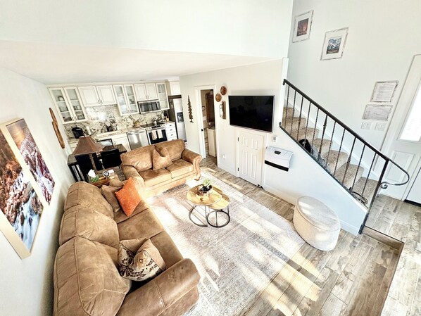 Smart TV, fireplace, books - Mountain Ski Escape. Near Brian Head Resort. Free shuttle to slopes. (Brian Head)