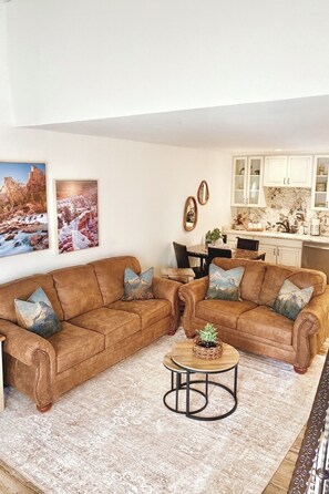 Smart TV, fireplace, books - Summer Activities,Hiking-Bryce and Zion.Mountain biking, fishing. Relaxing. (Brian Head)