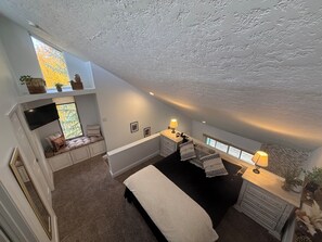 2 bedrooms, iron/ironing board, free WiFi, bed sheets - Mountain Ski Escape. Near Brian Head Resort. Free shuttle to slopes. (Brian Head)