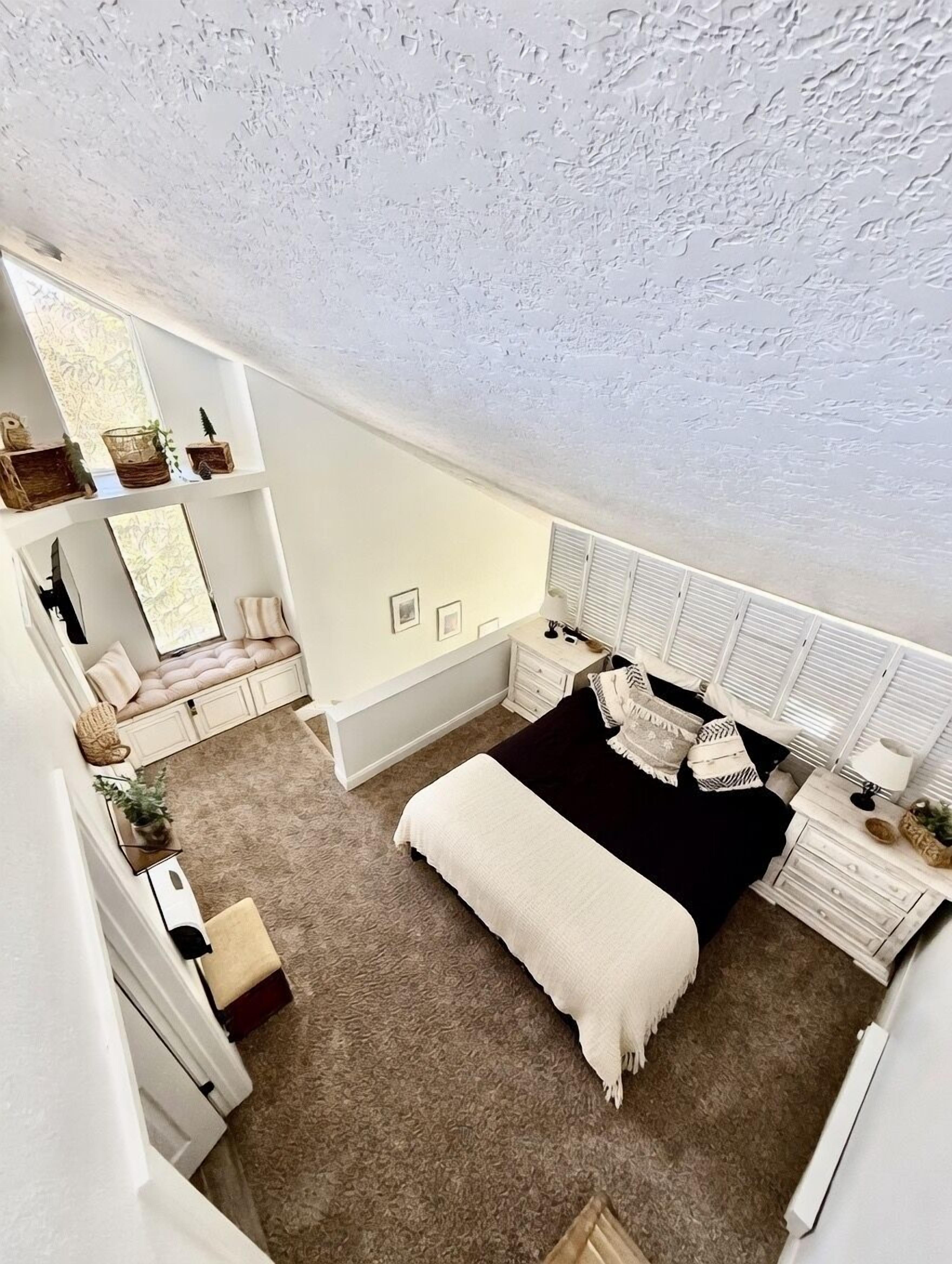 2 bedrooms, iron/ironing board, WiFi (free), bed sheets