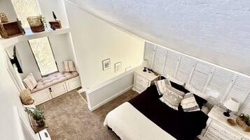 2 bedrooms, iron/ironing board, WiFi (free), bed sheets