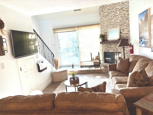 MOUNTAIN SKI ESCAPE! 
-Near Brian Head Resort -Free shuttle to slopes