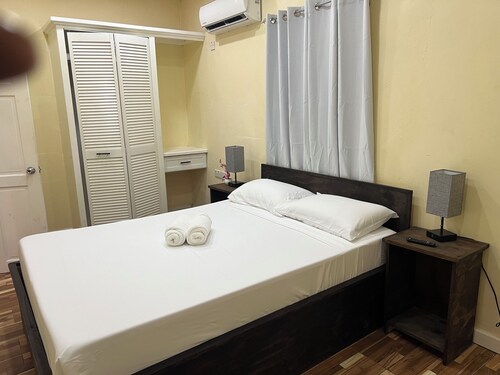 Charming 1-bedroom apartment in pleasant Saint George's with AC