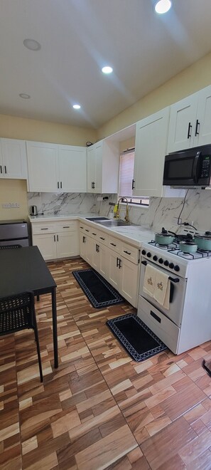 Microondas, placa de cocina
