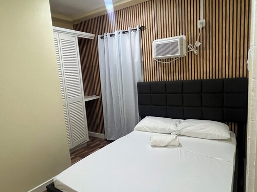 Charming 1-bedroom apartment in pleasant Saint George's with AC