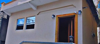 Charming 1-bedroom apartment in pleasant Saint George's with AC