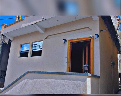 Charming 1-bedroom apartment in pleasant Saint George's with AC
