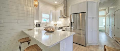 House (6 Bedrooms) | Interior