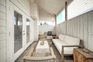 House (6 Bedrooms) | Interior