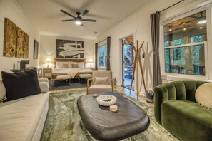 3 室のベッドルーム、WiFi (無料)、ベッドシーツ