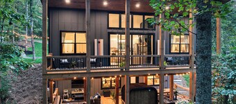 New Cabin Near Downtown Blue Ridge with Hot Tub, Sauna, and Firepit