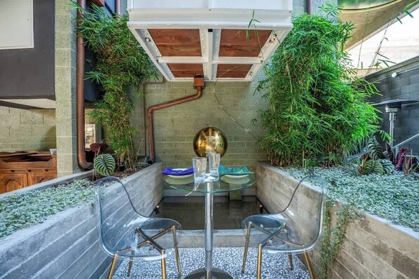 تناول الطعام بالخارج