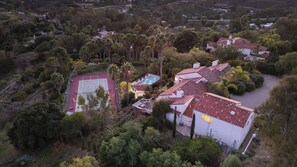 Villa (Multiple Bedrooms) | Interior - The Tennis Ranch by Avantstay Resort-style Estate Pool + Game Room + Tennis Court Near Wineries (Escondido)