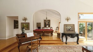 Villa (Multiple Bedrooms) | Intérieur