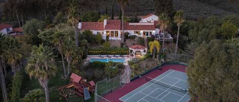 Casa (Multiple Bedrooms) | Vista frontal de la propiedad