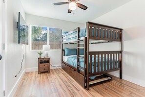 3 bedrooms, iron/ironing board, WiFi, bed sheets