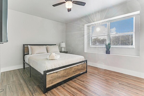 3 bedrooms, iron/ironing board, WiFi, bed sheets