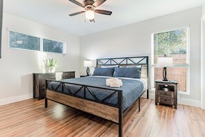 3 bedrooms, iron/ironing board, WiFi, bed sheets