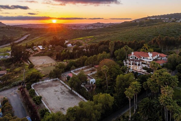 Casa (Multiple Bedrooms) | Parte interna