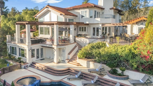 Two Estates w/ Pools, Hot Tubs, Game Rooms, Valley Views & Tennis Court Near Beaches & Wineries