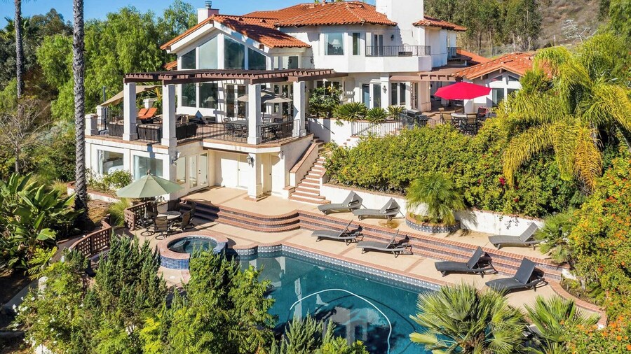 Two Estates w/ Pools, Hot Tubs, Game Rooms, Valley Views & Tennis Court Near Beaches & Wineries