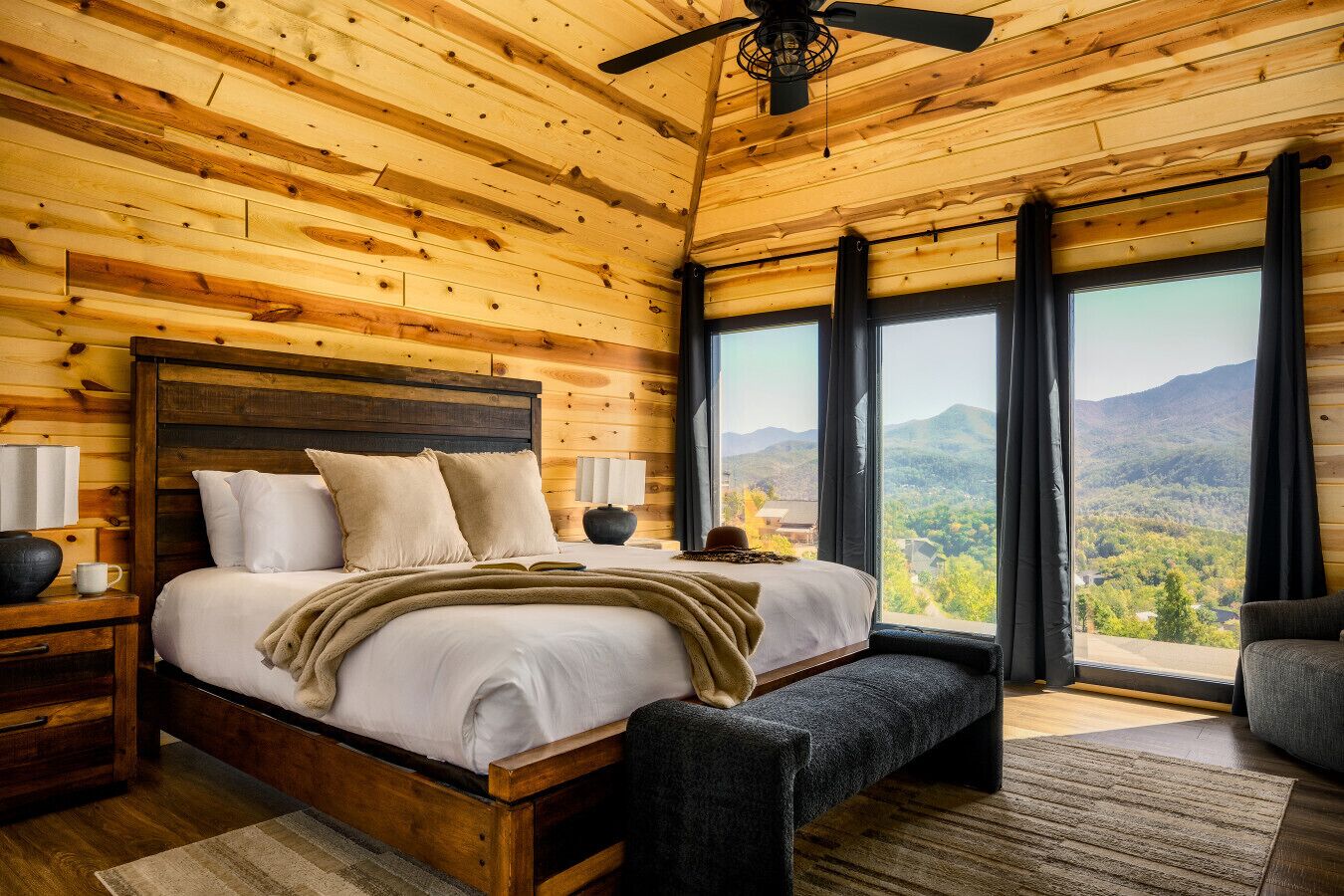 5 Schlafzimmer, Schreibtisch, Bügeleisen/Bügelbrett, Reisekinderbett