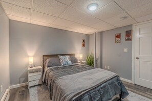 3 bedrooms, desk, free WiFi, bed sheets