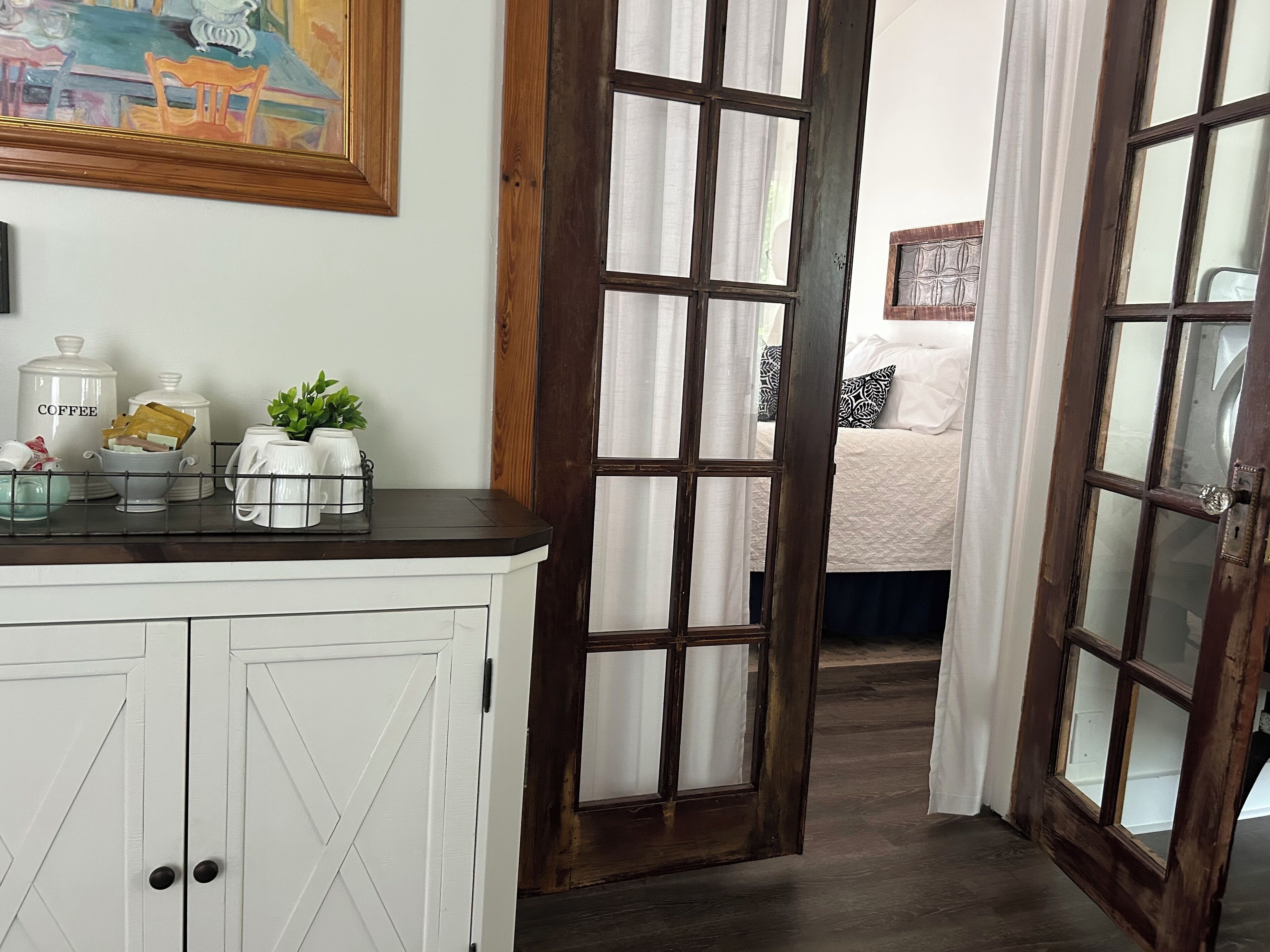 4 bedrooms, iron/ironing board, free WiFi, bed sheets