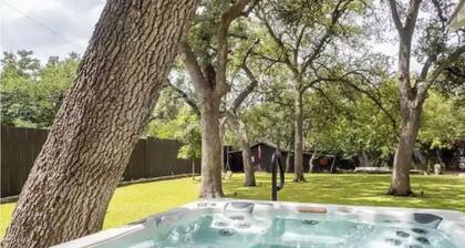 Betty Jo & Buffalo Gals-Historic Downtown/Outdoor Oasis & Hot Tub