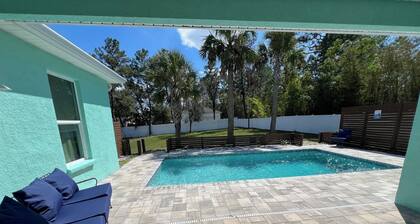 4 Bedrooms, 3 Full Bathrooms, A Splash-tastic Pool Paradise in Weeki Wachee, FL