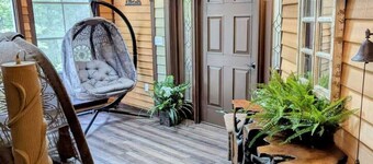 Bar Harbor Cabin with Treehouse Suite & Hot Tub