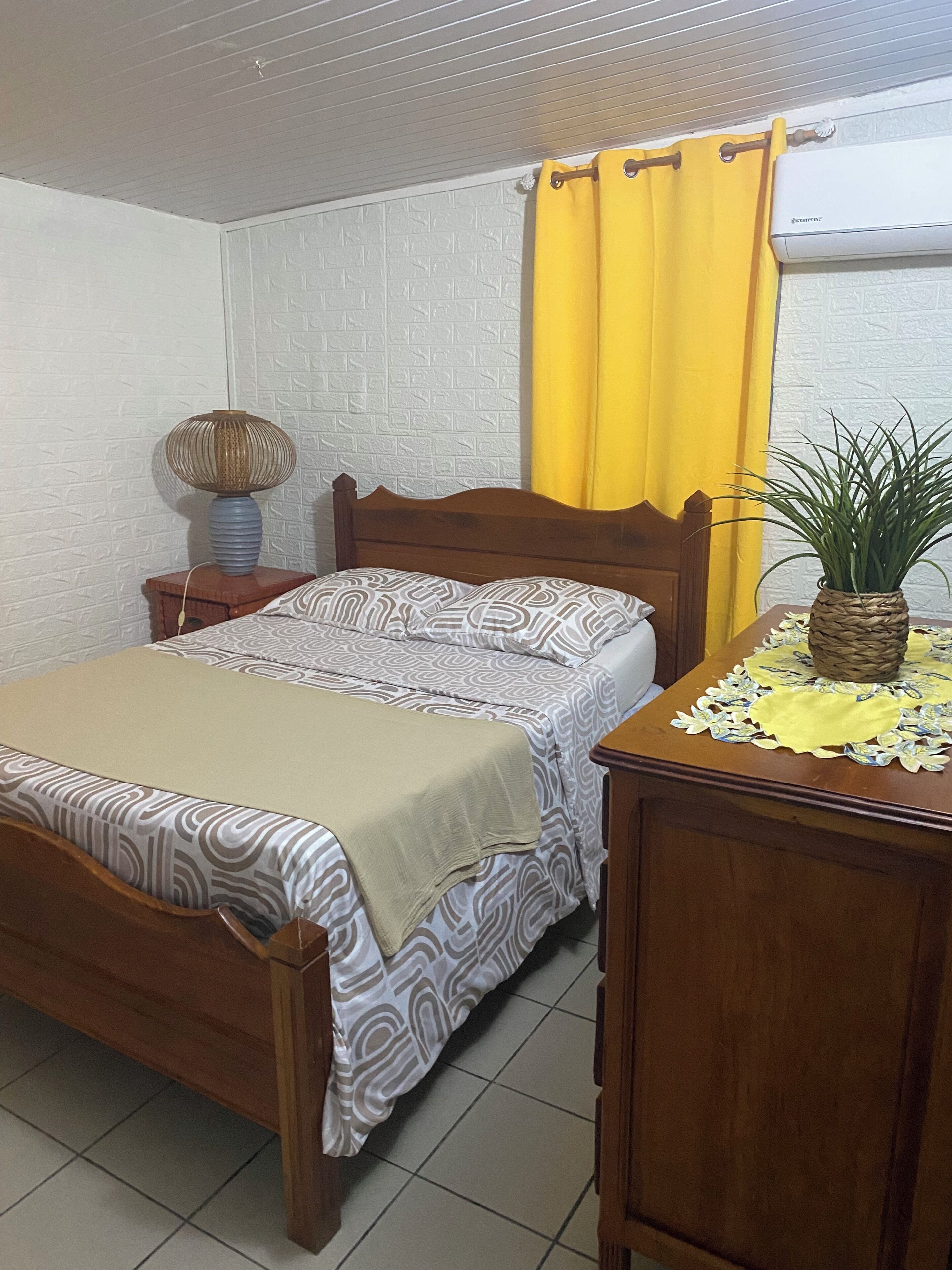 2 chambres, fer et planche à repasser, Wi-Fi, draps fournis