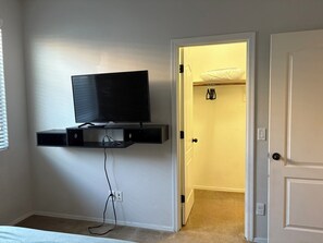 3 habitaciones, tabla de planchar con plancha y wifi