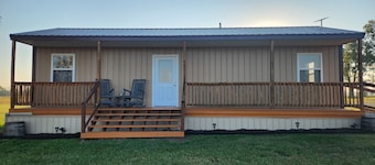 Hammond Hideaway, Lovely cabin 12 miles north of Fort Scott.