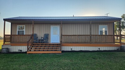 Hammond Hideaway, Lovely cabin 12 miles north of Fort Scott.