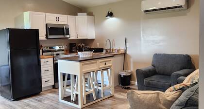 Hammond Hideaway, Lovely cabin 12 miles north of Fort Scott.