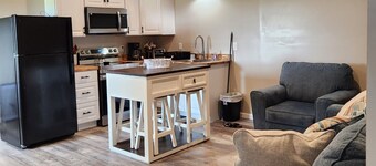 Hammond Hideaway, Lovely cabin 12 miles north of Fort Scott.