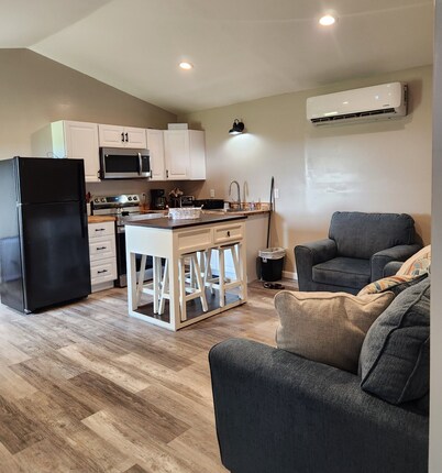 Hammond Hideaway, Lovely cabin 12 miles north of Fort Scott.