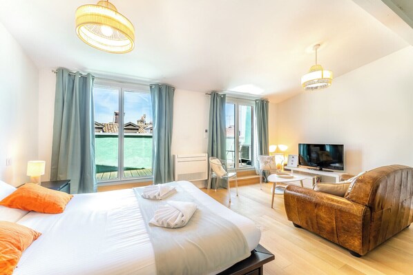 1 habitación, tabla de planchar con plancha, wifi y ropa de cama 