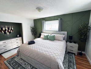 2 slaapkamers, een strijkplank/strijkijzer, gratis wifi, beddengoed