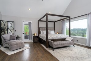 3 bedrooms, iron/ironing board, travel crib, free WiFi