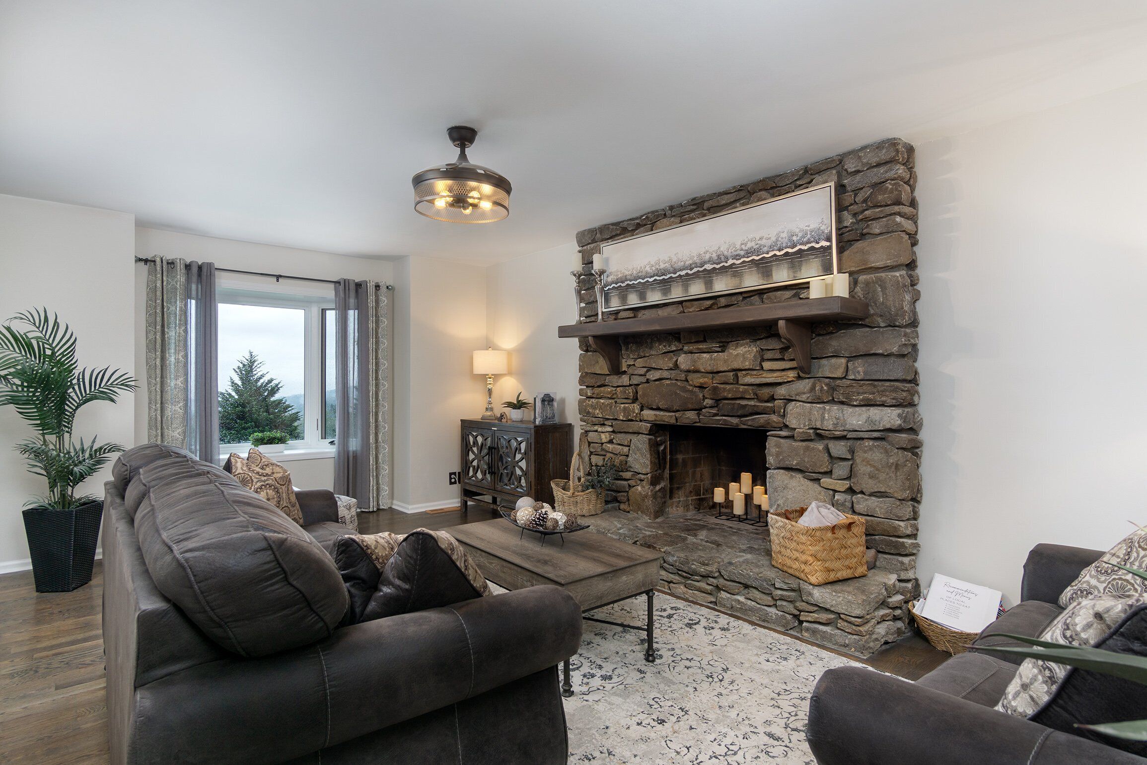 Téléviseur connecté, jeux vidéo, table de ping-pong, livres