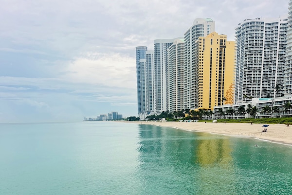 Sillas reclinables de playa, toallas de playa
