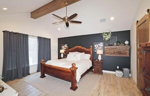 4 bedrooms, iron/ironing board, WiFi, bed sheets