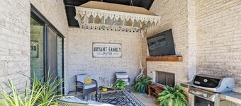 Resort like home 4 bedroom, 3.5 bath plus pool and hot tub in Amarillo Tx