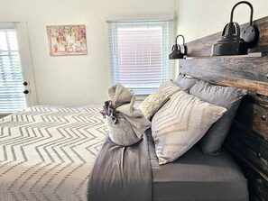 3 室のベッドルーム、アイロン / アイロン台、旅行用ベビーベッド、WiFi (無料)