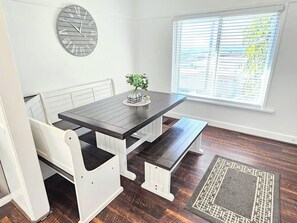 Dining - Skyline Hot Tub Deck • Harbor Views, Sleeps 8 (San Diego)