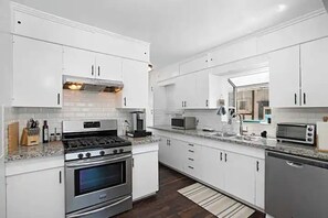 Fridge, microwave, oven, stovetop - Skyline Hot Tub Deck • Harbor Views, Sleeps 8 (San Diego)